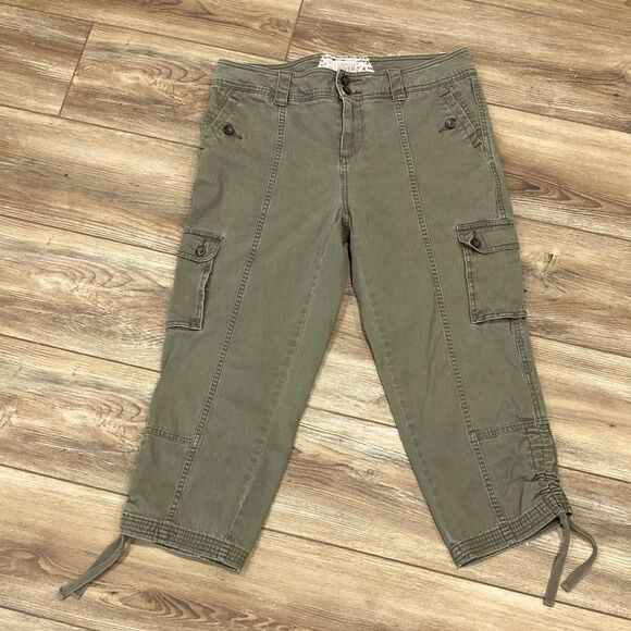 5/$15 Canyon River Blues Women’s Green Corduroy Capris Utility Pockets size 8 - Picture 1 of 5